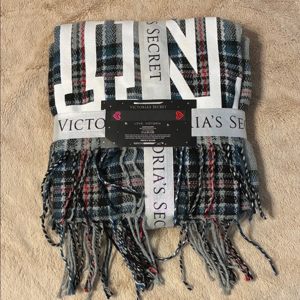 🧣 Victoria's Secret PINK Plaid Fringe Scarf 🧣